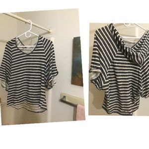 Small Crop top w hoodie.